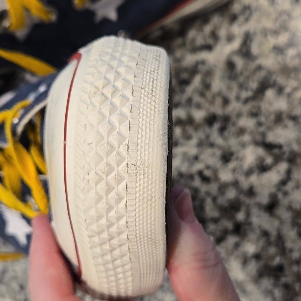 LIMITED EDITION CORALINE Converse Navy and Yellow Star Sneakers - Picture 10 of 16